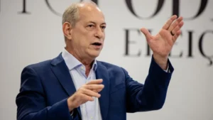 Ciro Gomes descarta Lula e Bolsonaro e mantém indefinição sobre apoio presidencial em 2026