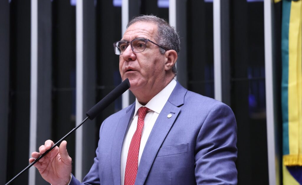 Em defesa do patrimônio ambiental do Cariri, Luiz Gastão questiona novo plano de manejo da Chapada do Araripe 1 Deputado federal Luiz Gastão durante pronunciamento