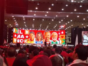 Convenção oficializa candidatura de Elmano à reeleição em Fortaleza; veja imagens