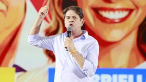 Em convenção, Cid defende reeleição de Lula e Elmano