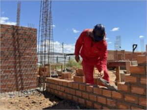 Obras de duas escolas de 13 salas impactam geração de emprego e renda, no Crato