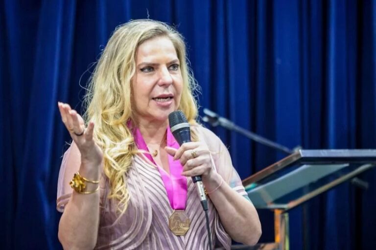 Luizianne pressiona para ficar com segunda vaga ao Senado na chapa de Elmano
