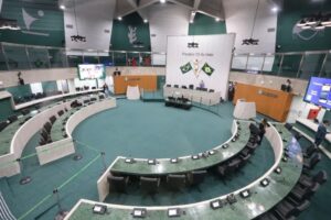 Disputa pelo Senado ganha novo rumo e se volta à presidência da Alece