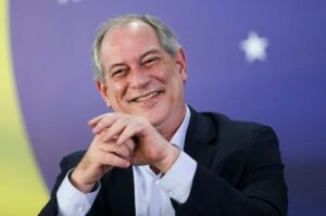 Ciro Gomes abre campanha no Mercado Central e encerra primeiro dia em Sobral, seu berço político