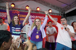 Candidata a senadora Luizianne inaugura comitê e lota espaço de lutas históricas da esquerda do Ceará