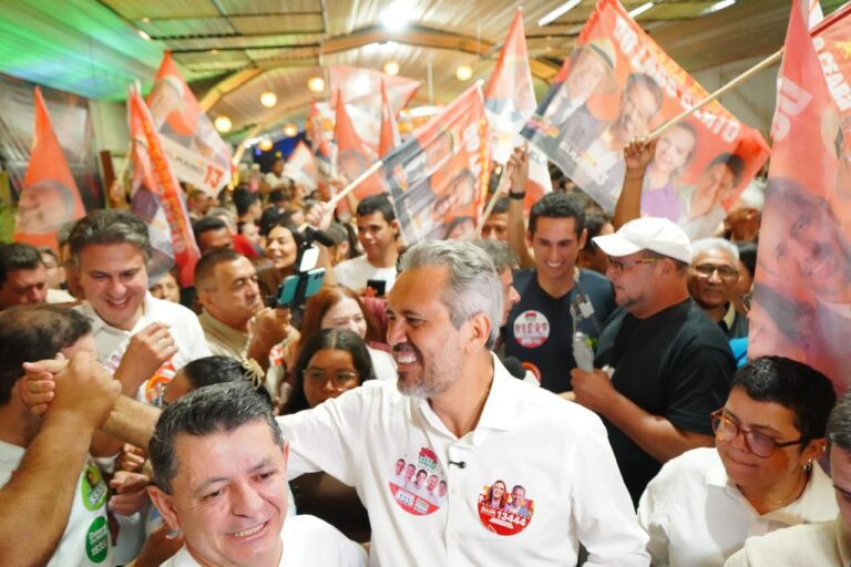Elmano participa de caminhada em Várzea Alegre e destaca parceria com municípios