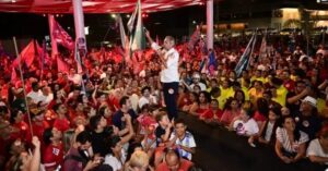 Elmano de Freitas inaugura comitê em Juazeiro do Norte