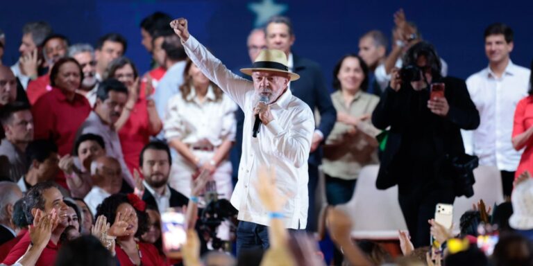 Lula discursa durante convenção que oficializou sua candidatura à reeleição em 2026.