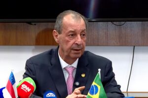 Senador Omar Aziz durante reunião no Senado Federal