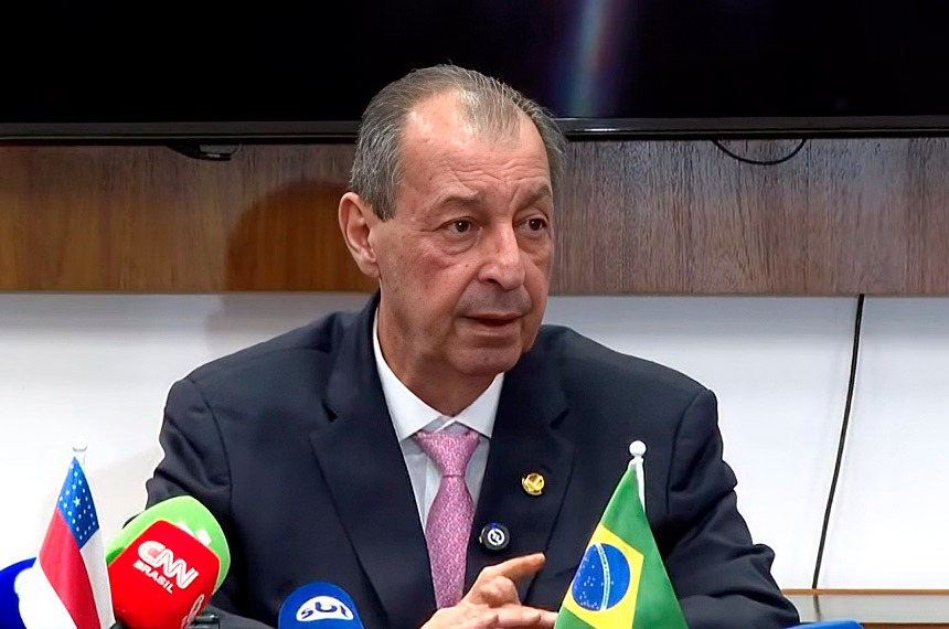 Fim da escala 6x1 pode avançar no Senado nesta quarta-feira 1 Senador Omar Aziz durante reunião no Senado Federal