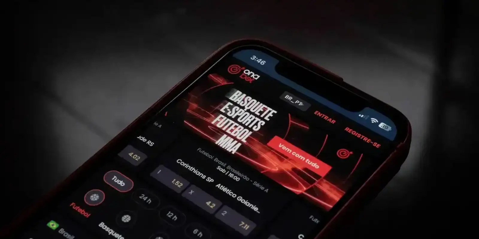 Celular com aplicativo de apostas esportivas aberto