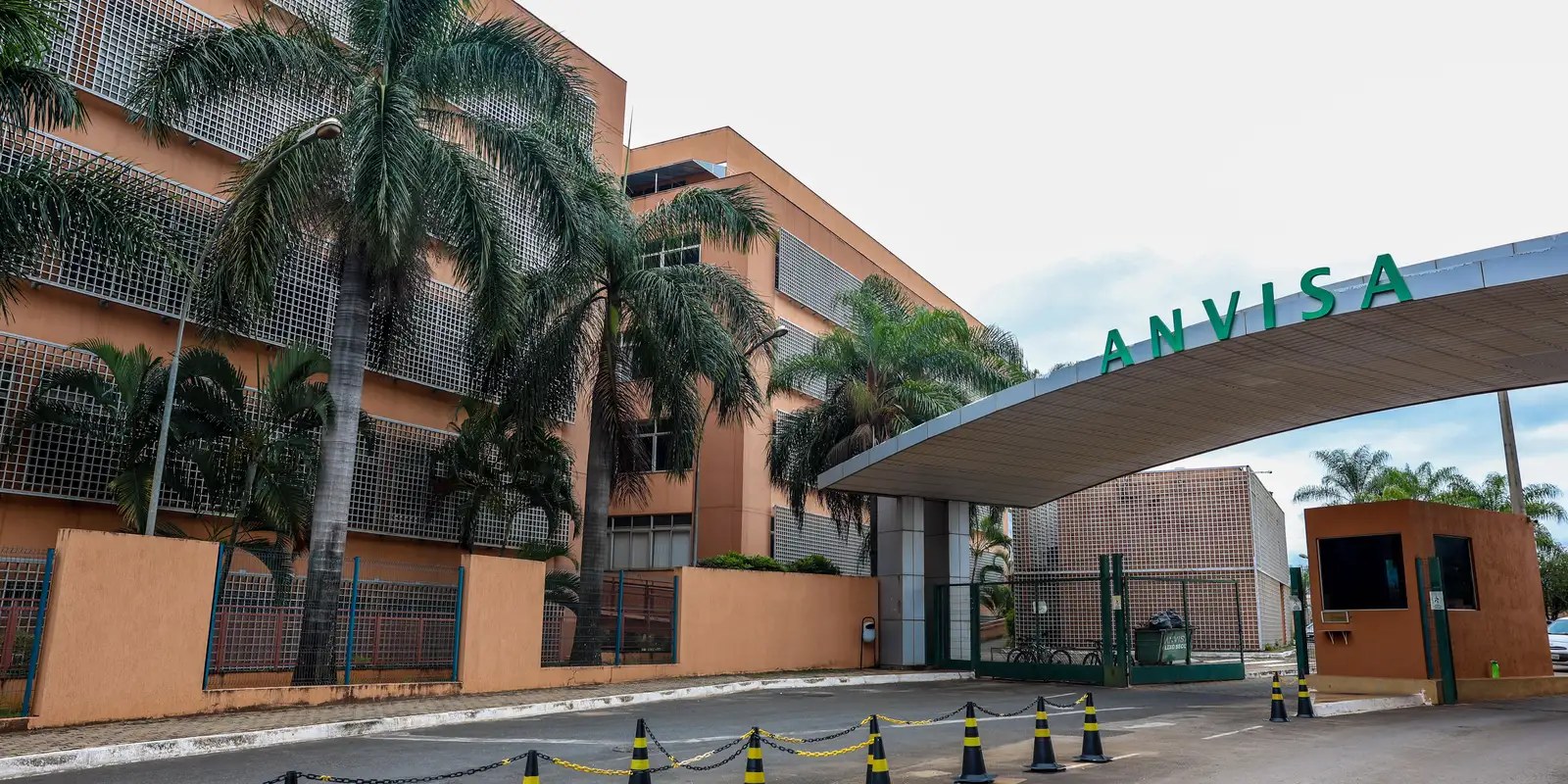 Anvisa aprova genéricos de liraglutida para diabetes e obesidade 1 Fachada do edifício da Anvisa em Brasília