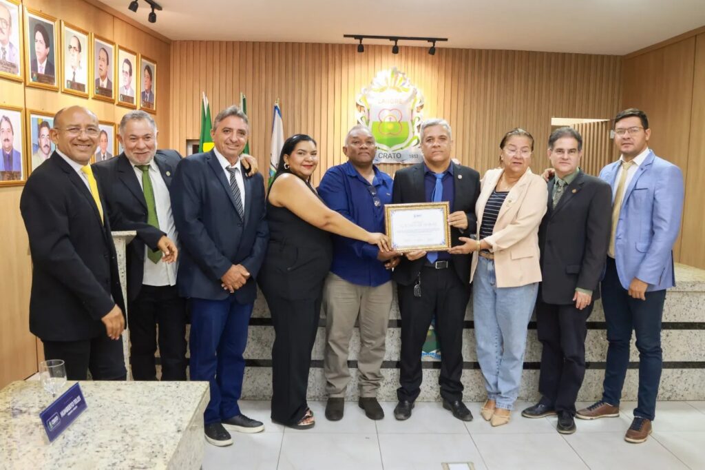 Gestor cultural André Ricardo Rodrigues recebe homenagem da Câmara Municipal do Crato por sua atuação na cultura 1 Imagem de destaque: Gestor cultural André Ricardo Rodrigues recebe homenagem da Câmara Municipal do Crato por sua atuação na cultura