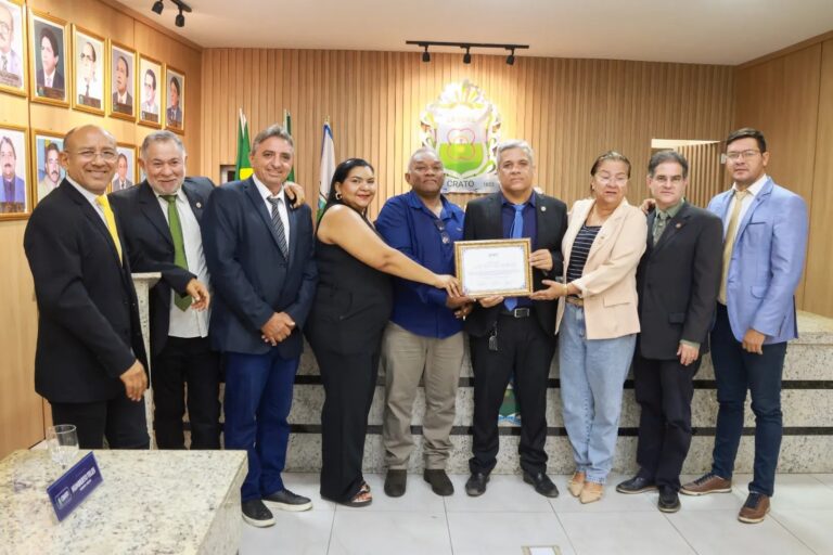 Imagem de destaque: Gestor cultural André Ricardo Rodrigues recebe homenagem da Câmara Municipal do Crato por sua atuação na cultura