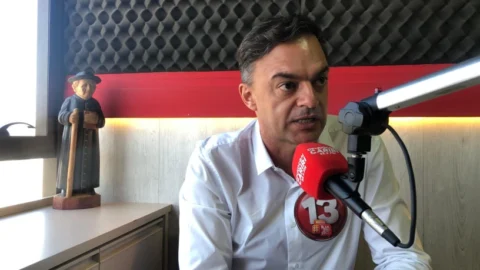 P12 Fernando Santana reage a Ciro anuncia processo