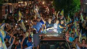 Ciro faz motocarreata em Iguatu com Tasso e promete reunião com os 184 prefeitos