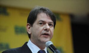 Cid revela que se afastou da política após divergências com Ciro Gomes