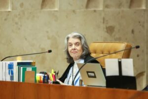 Cármen Lúcia vira voto decisivo em disputa entre Moraes e Mendonça no STF