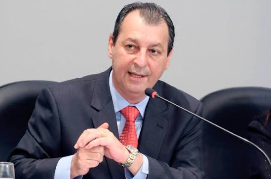 Omar Aziz lidera pesquisas para o Govenro do Amazonas
