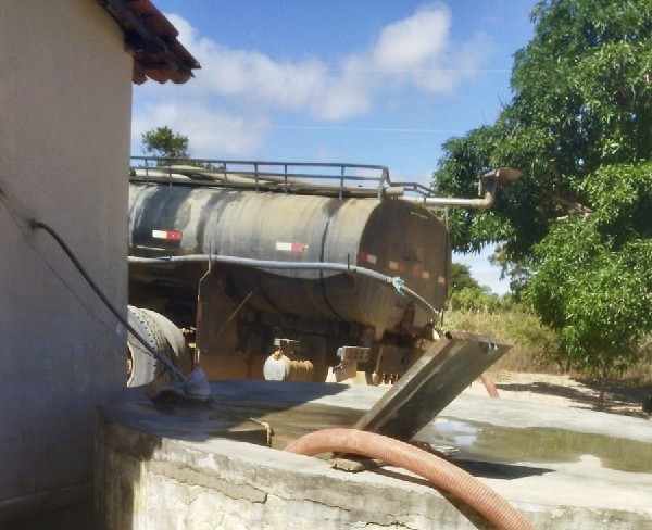 Estiagem: Prefeitura do Crato realiza ação emergencial para abastecimento em cerca de 50 comunidades rurais 1 WhatsApp Image 2026 09 09 at 09.42.50