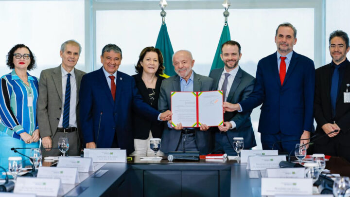 Presidente Lula durante anúncio da atualização monetária do Bolsa Família no Palácio do Planalto
