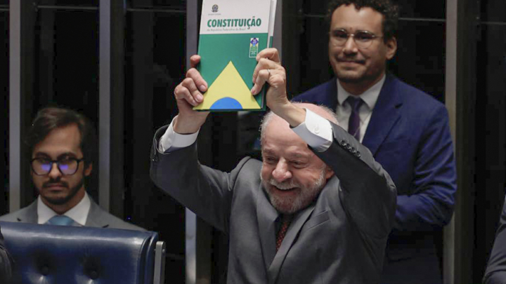 P03 Editorial viva a democracia