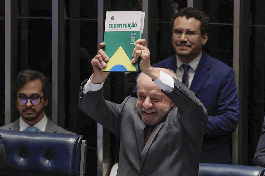P03 Editorial viva a democracia