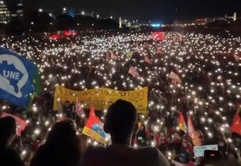Multidões ocupam cidades do país pela reeleição de Lula nesta terça-feira 1 WhatsApp Image 2026 10 14 at 12.31.21