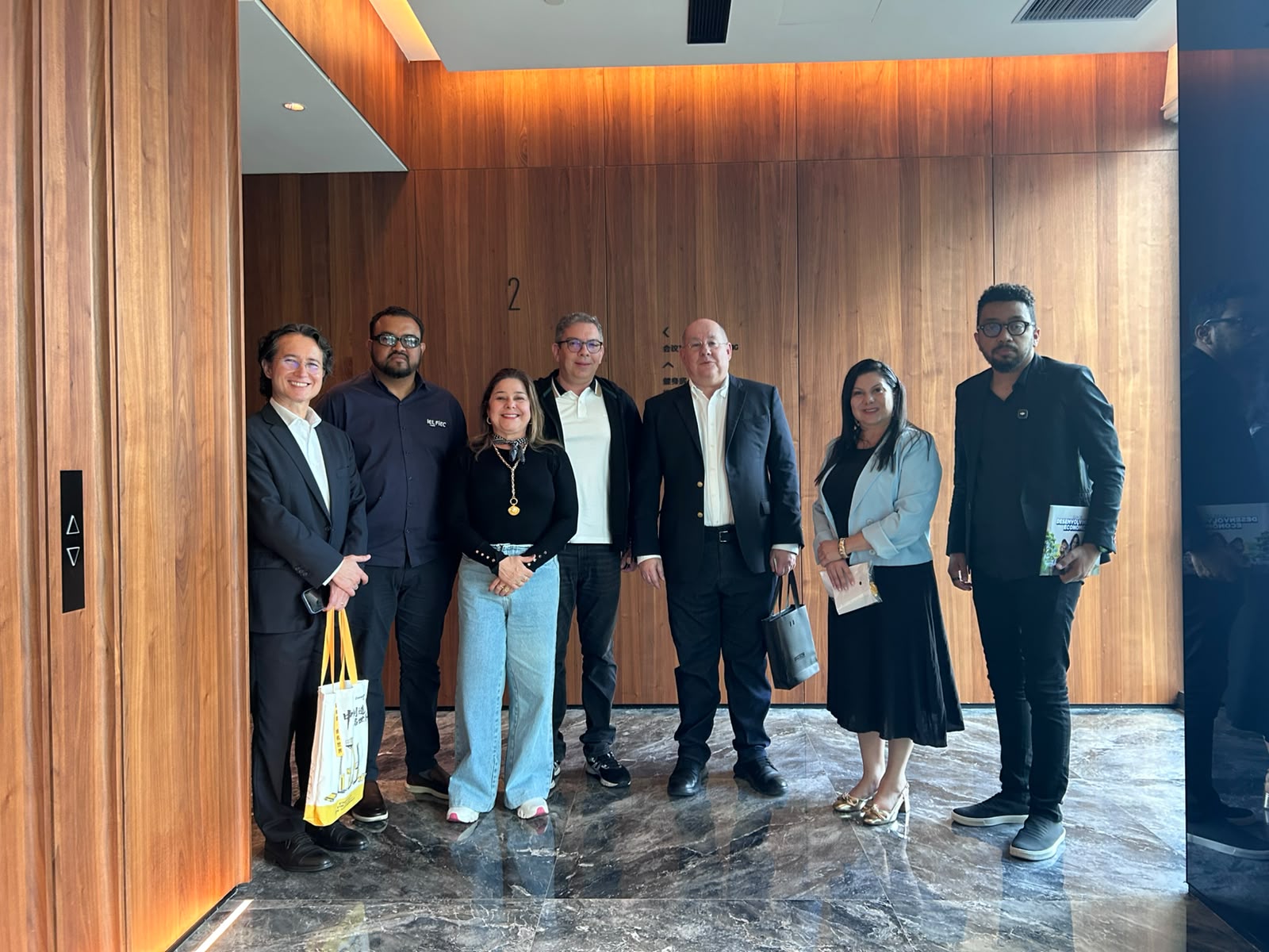Adece participa de encontro com cônsul-geral do Brasil em Xangai durante missão empresarial à China 1 WhatsApp Image 2026 10 28 at 07.34.43 1
