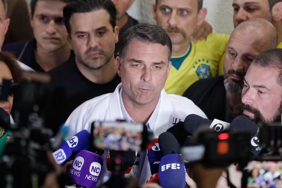 Flávio Bolsonaro, um homúnculo rumo à cadeia 1 flavio canalha