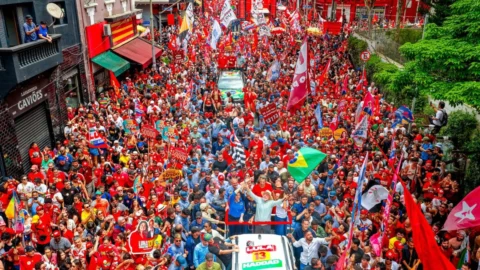 p01 capa manifestacao em defesa de lula 01
