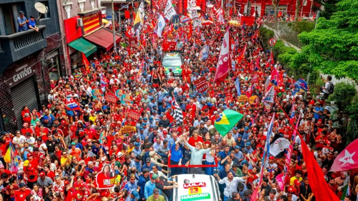 p01 capa manifestacao em defesa de lula 01