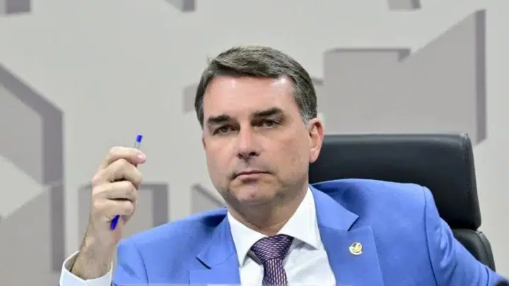 p06 flavio bolsonaro escala 6x1 01
