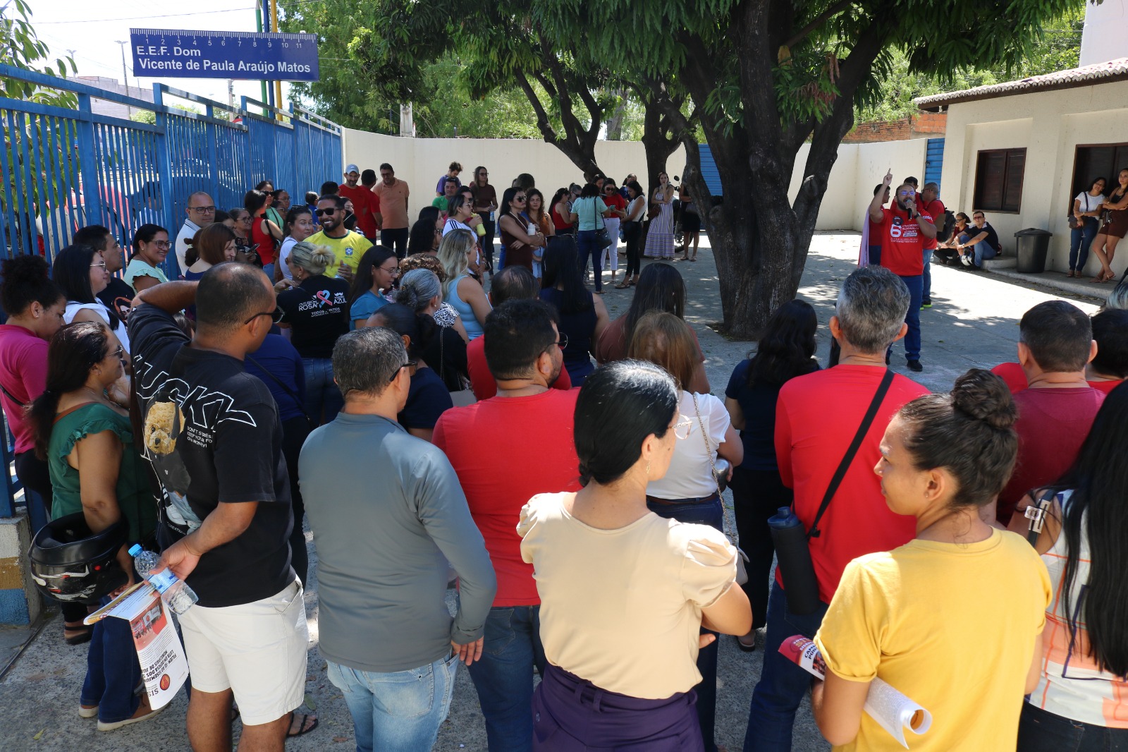 Servidores da Educação de Juazeiro do Norte paralisam atividades e cobram climatização das escolas 1 p15 servidores educacao juazeiro 01