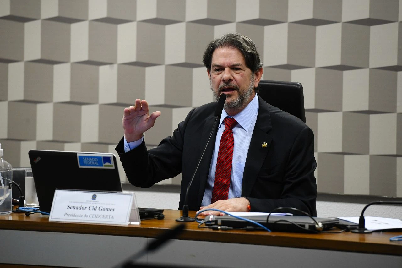 Cid Gomes eleva o tom e critica Flávio Bolsonaro em debate sobre o fim da escala 6×1 1 p24 cid gomes eleva o tom