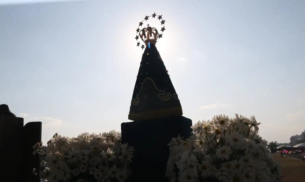 Bispos e CNBB criticam ataques a símbolos católicos e defendem respeito a Nossa Senhora Aparecida 1 pagina 004 imagem 01